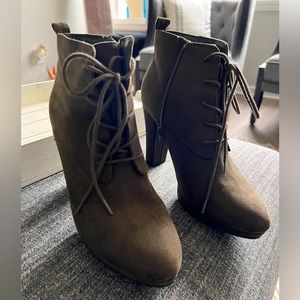 Forever 21 Women’s Booties Size 8